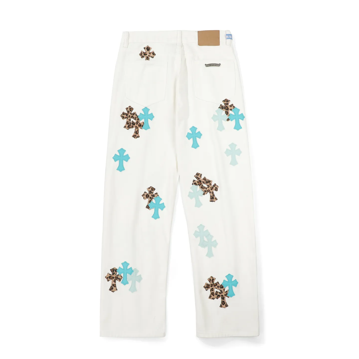 P250 Chrome Hearts 25SS white pants with three-color leopard print blue leather jeans. Chrome Hearts’ pants with the most popular colors are made of beaded canvas fabric. Heavy washing makes the upper body of the fabric more textured and the pants are tall and straight! The three-dimensional cutting of the whole trousers is a masterpiece! The hardware is customized by zp. The beaded canvas fabric is thick and soft after being washed. It has good breathability. Customized small leather label. Unique design. The details are simple and elegant, and the workmanship is exquisite. The whole trousers are neatly routed and the details are in place! It’s so cool that both men and women can easily control the genderless trend! Size: 28/30/32/34 Waist: 73/78/83/88 Sitting: 99/104/109/114 Pants length: 102/104/106/108